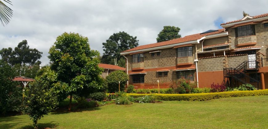 Prime 1 Acre Parcel of Land with an Extremely Clean 8 Bedrooms House in Runda for Sale.